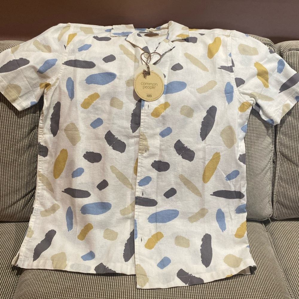 COMMON PEOPLE Contour Short Sleeve Button Up Camp Shirt | Size Small | Textured